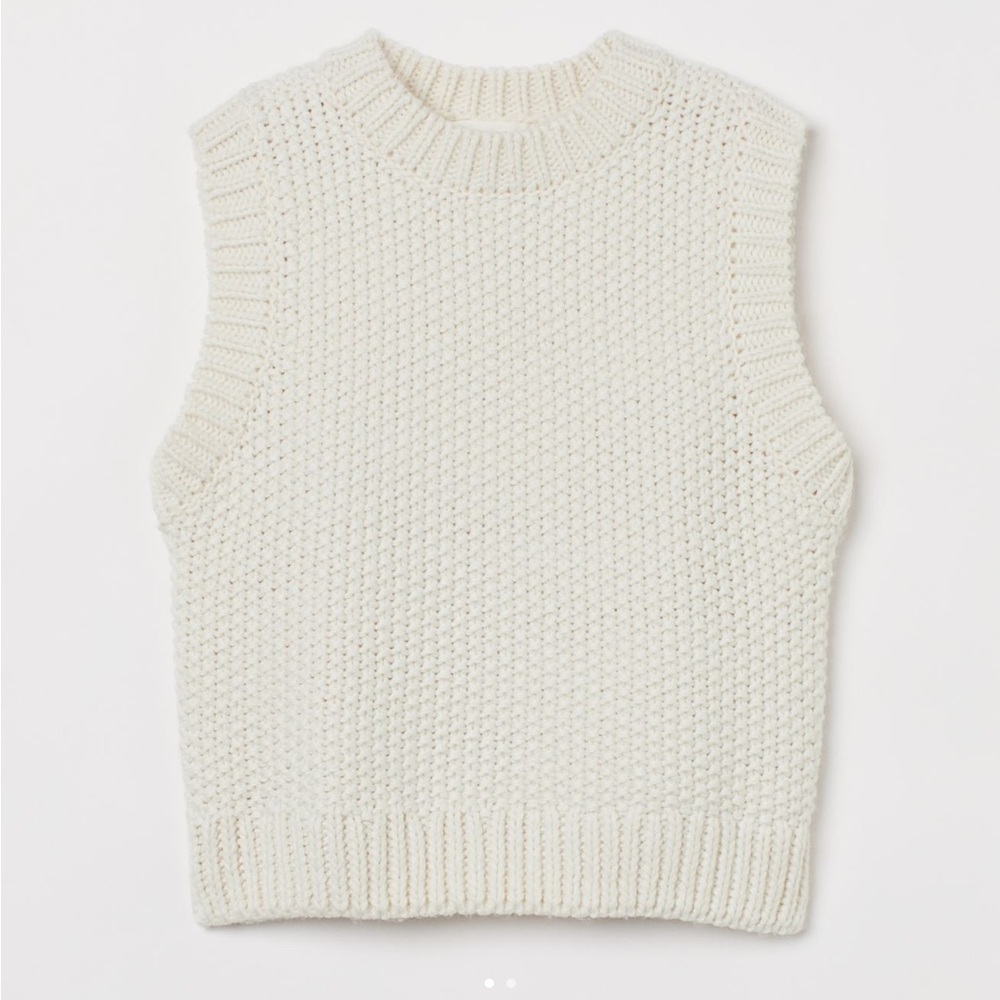 NWOT H&M Cream Colored Sweater Vest in size Medium